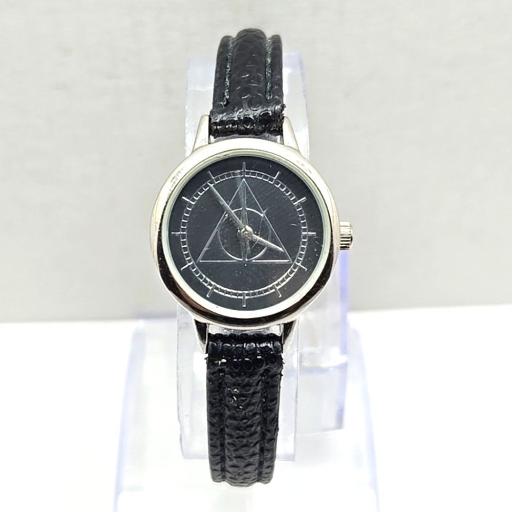 Womens The Carat Shop Harry Potter Watch Deathly Hallows 23mm New Battery